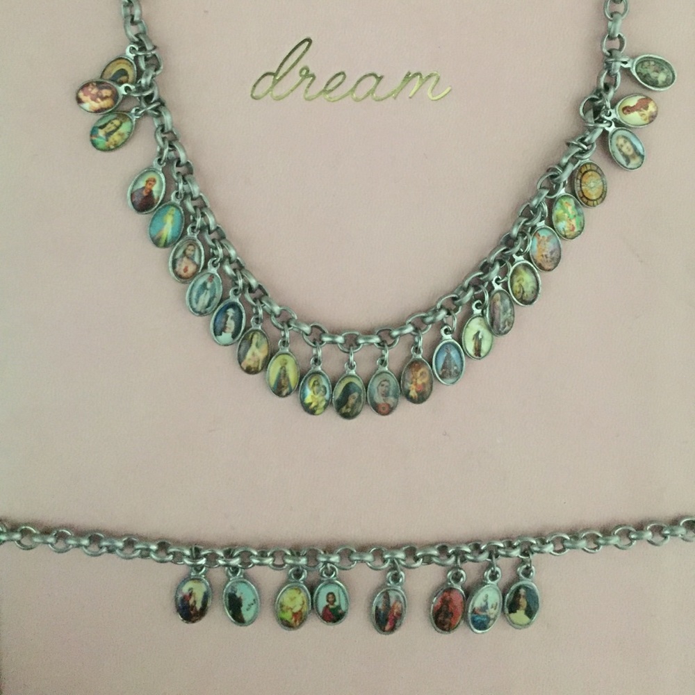 Necklace and bracelet set